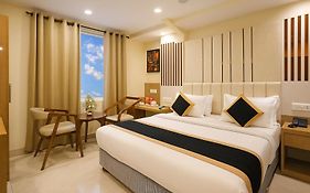 Hotel Worth - 1 Minute From Connaught Place & New Delhi Station